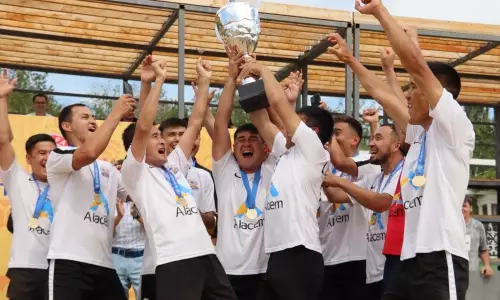 Определился обладатель Кубка Казахстана по пляжному футболу среди любителей