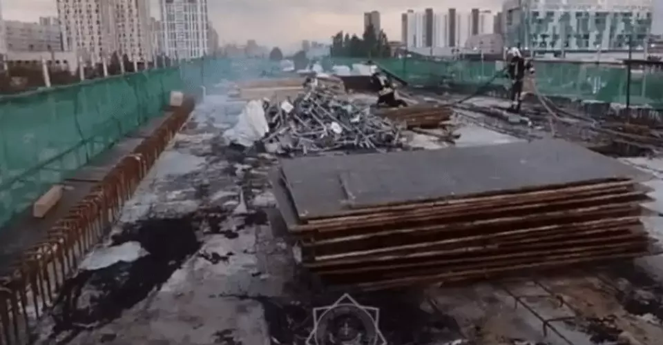Астанада құрылысы бітпеген LRT өртенді