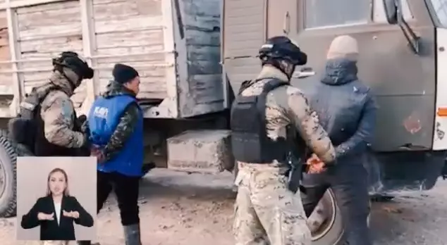 В Кызылорде при задержании группировки изъято оружие и крупная сумма денег
