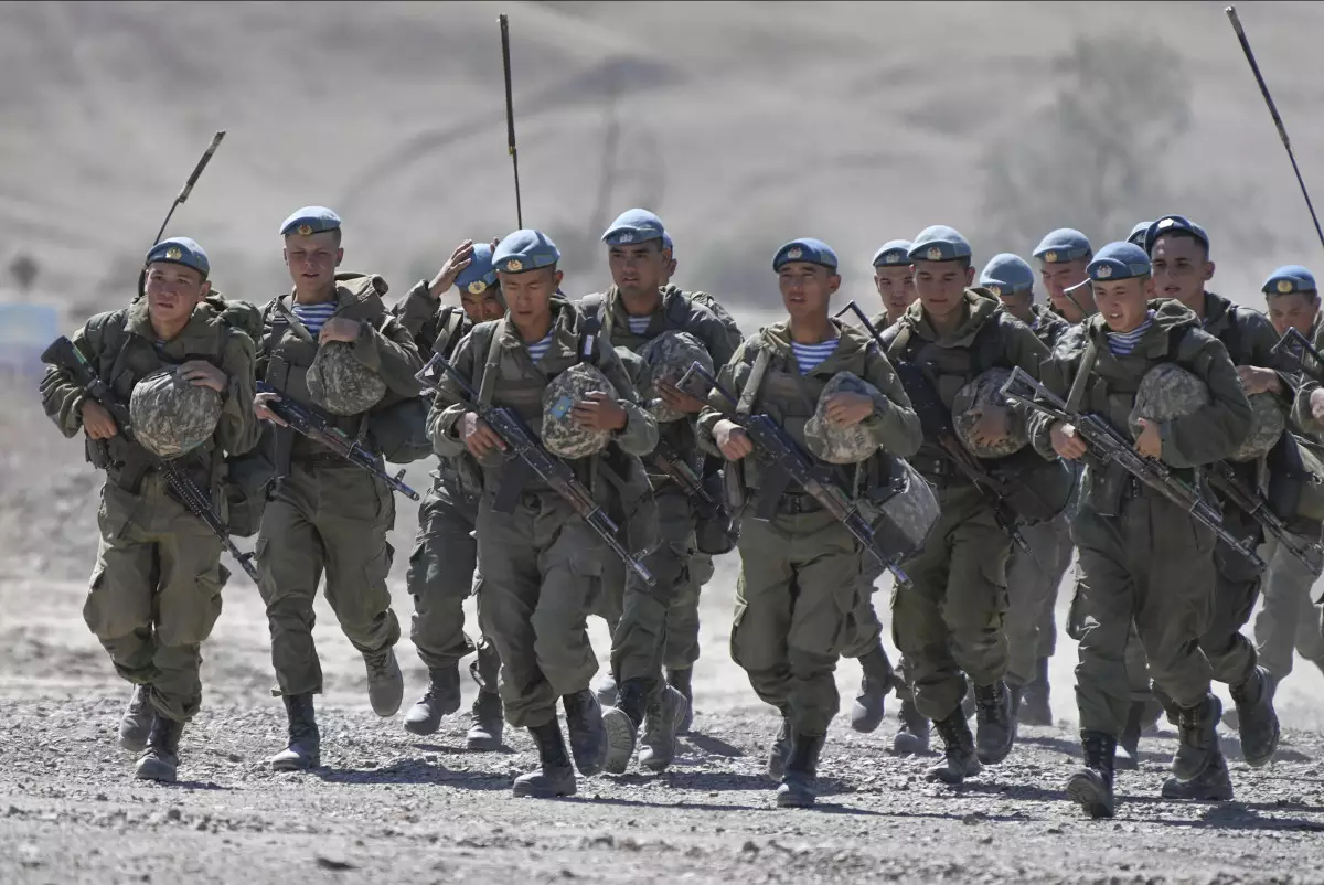 Отслужившие в армии казахстанцы получат квоту при поступлении в колледжи и училища