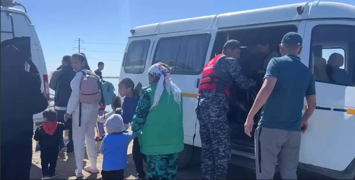Большая вода отступает: в Атырау не осталось эвакуированных людей