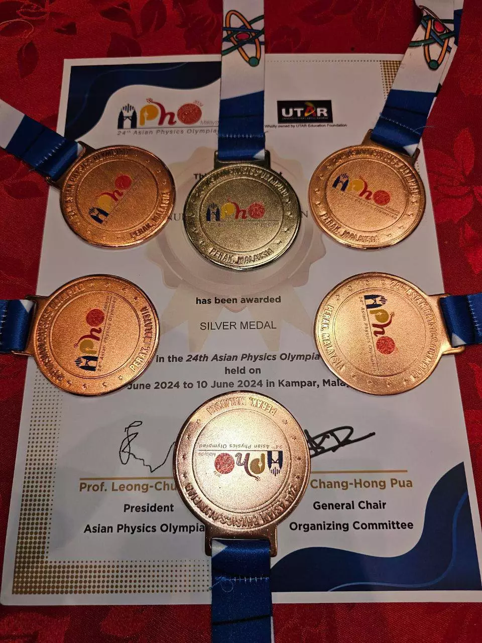 Казахстанские школьники завоевали семь наград в Азиатской олимпиаде по физике APhO
