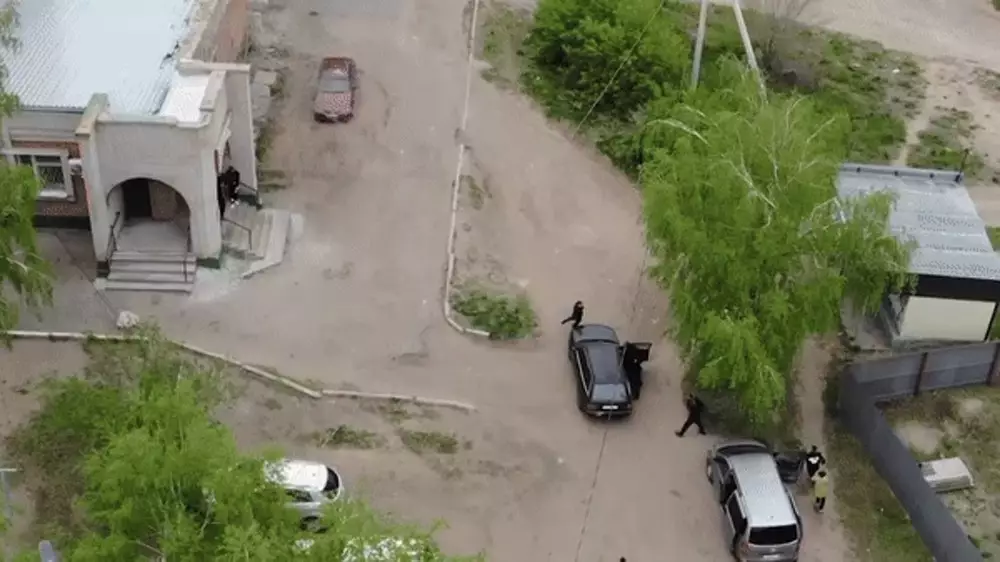 Подозреваемый казахстанец пытался растоптать свой смартфон при задержании