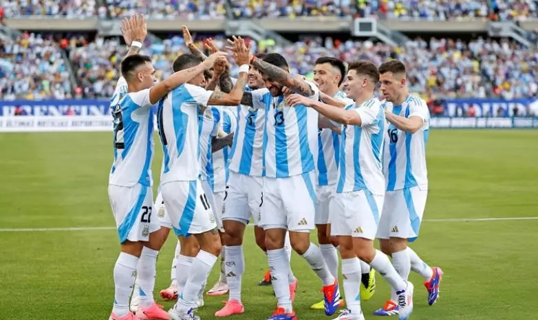 Аргентина побеждает Эквадор перед стартом Кубка Америки