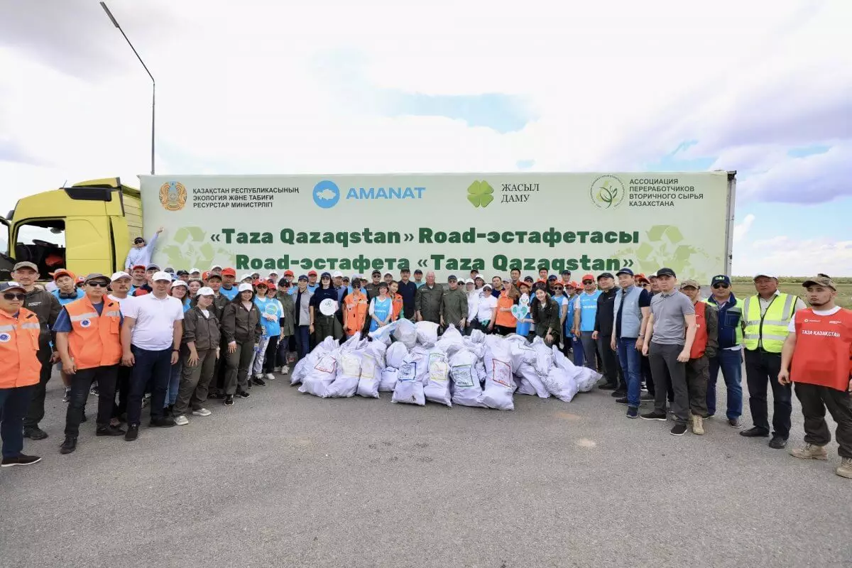Активисты партии AMANAT очистят от мусора трассу Астана – Алматы