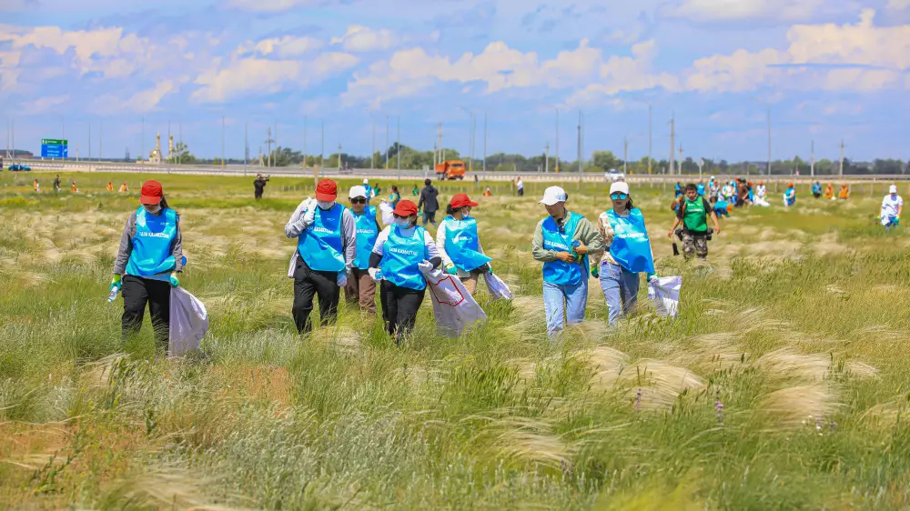 Активисты партии Amanat очистят от мусора трассу "Астана – Алматы"