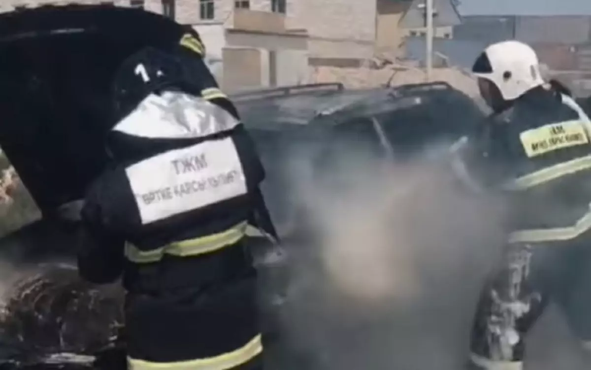 «Глазами спасателя»: тушение автомобиля сняли на видео в Актау