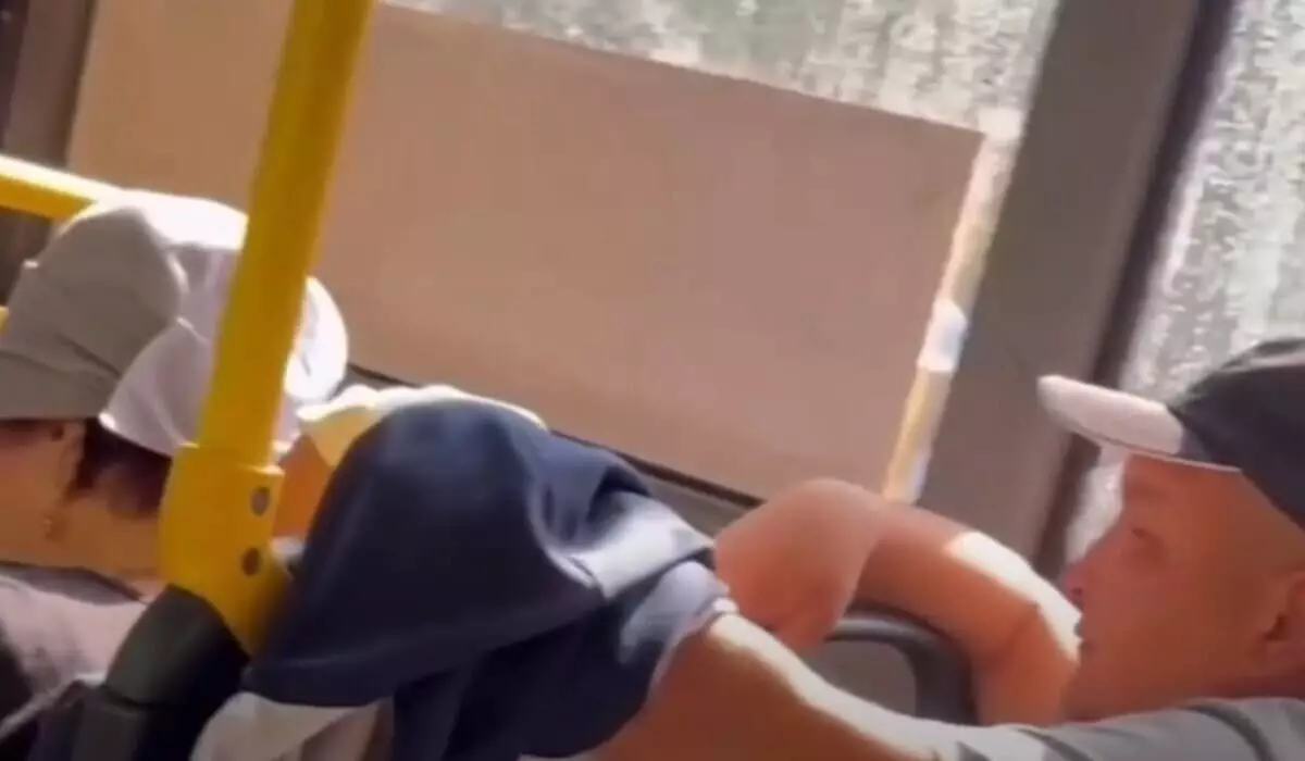 Мужчина пытался обворовать пассажирку в автобусе Алматы (ВИДЕО)