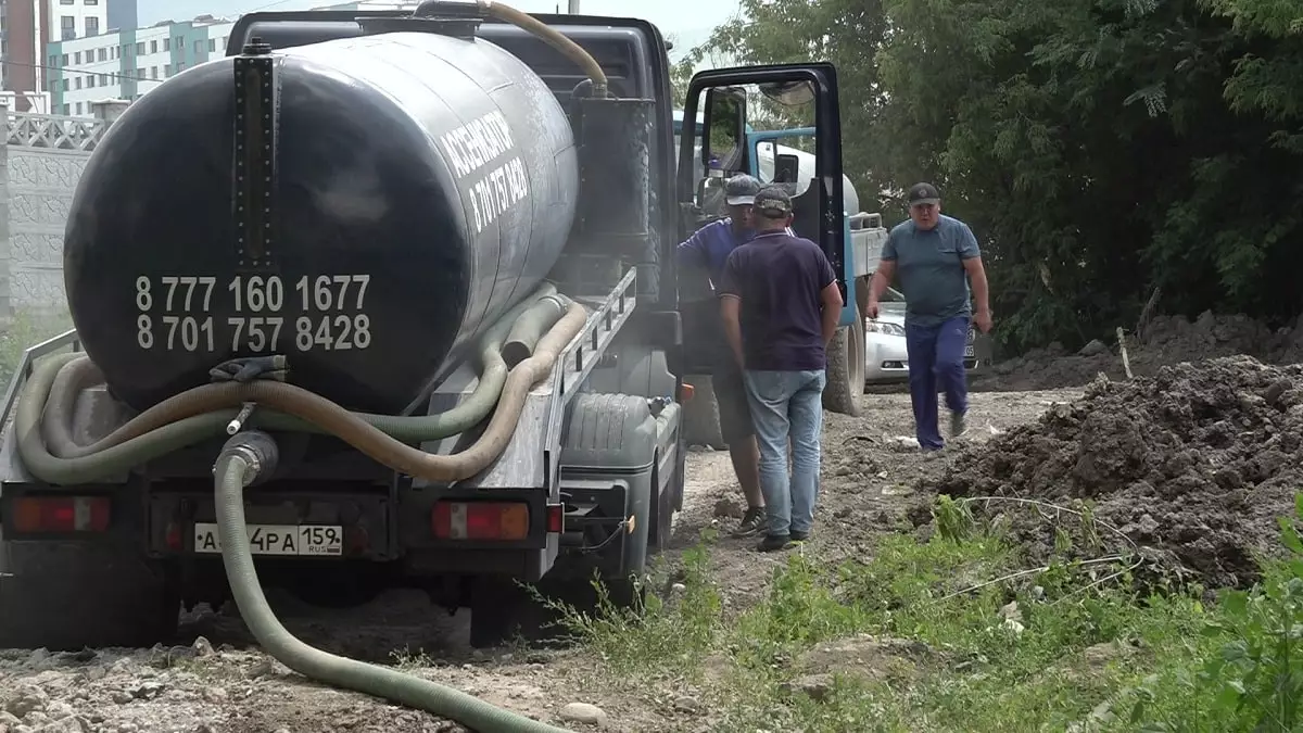 Вода с запашком: в колодцы села Бесагаш попали нечистоты