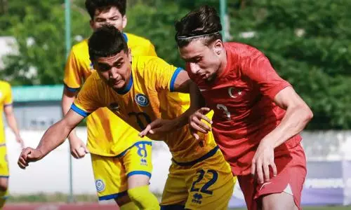 Разгромом завершился футбольный матч Казахстан — Турция