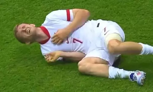Участник Евро-2024 по футболу получил травму во время празднования гола. Видео