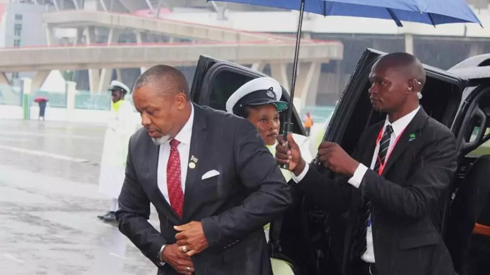 Поиски самолета с вице-президентом Малави приостановили: шансы на выживание очень малы - источник