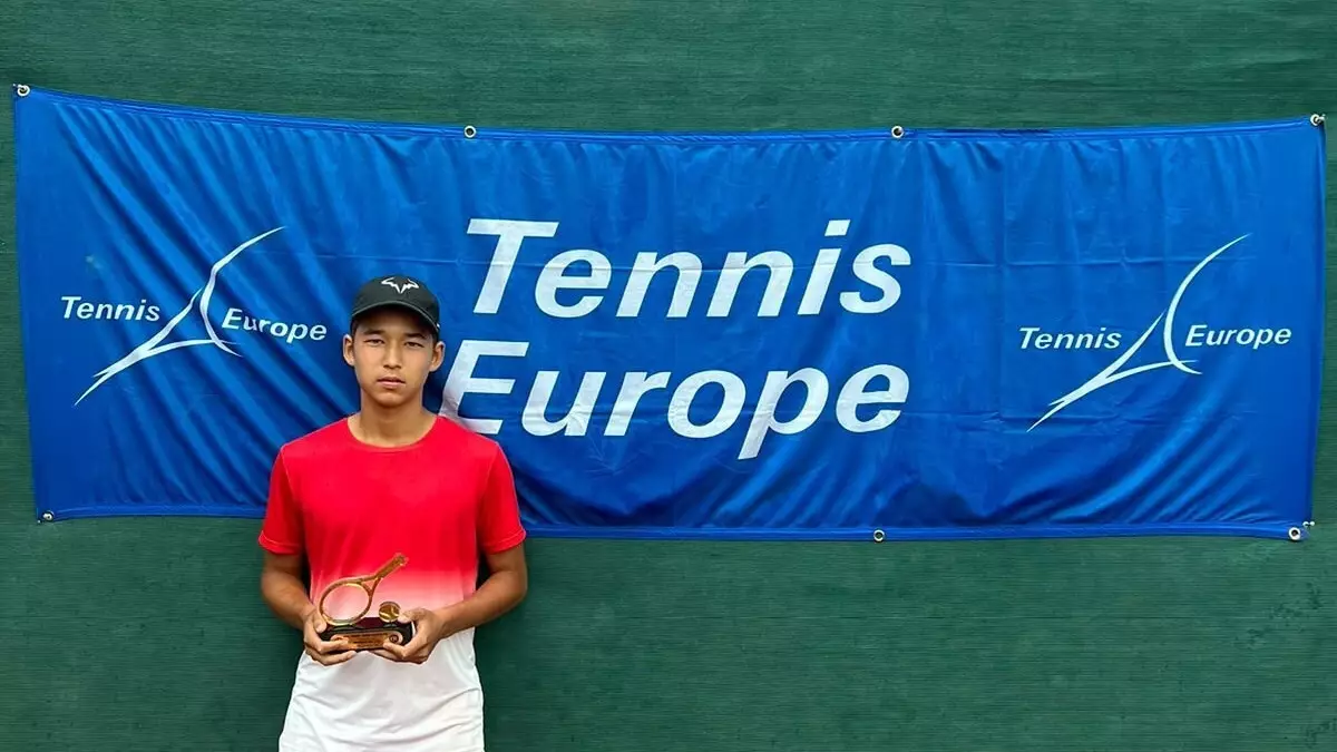Казахстанский юниор стал абсолютным чемпионом теннисного турнира в Грузии
