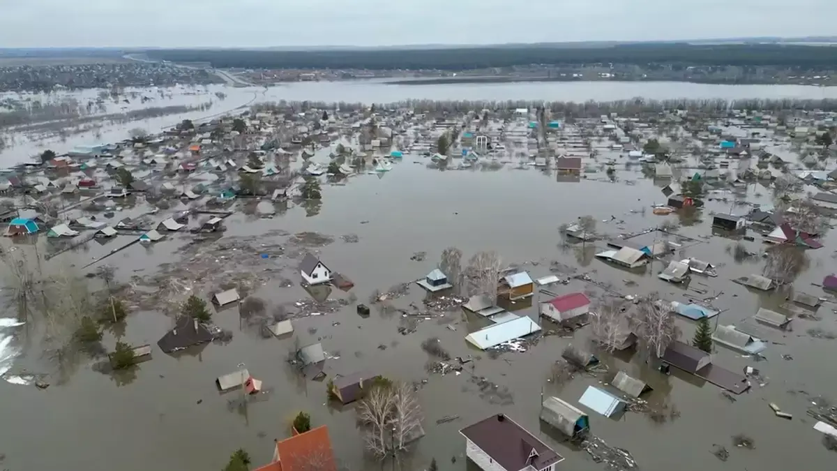 Более двух тысяч домов до сих пор остаются под водой в Актюбинской области и ЗКО
