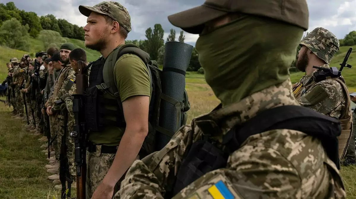 США сняли запрет на поставку оружия полку "Азов"