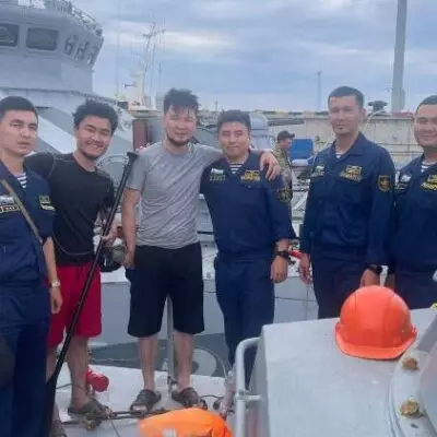 Военные моряки Вооруженных сил спасли людей, унесенных в открытое море