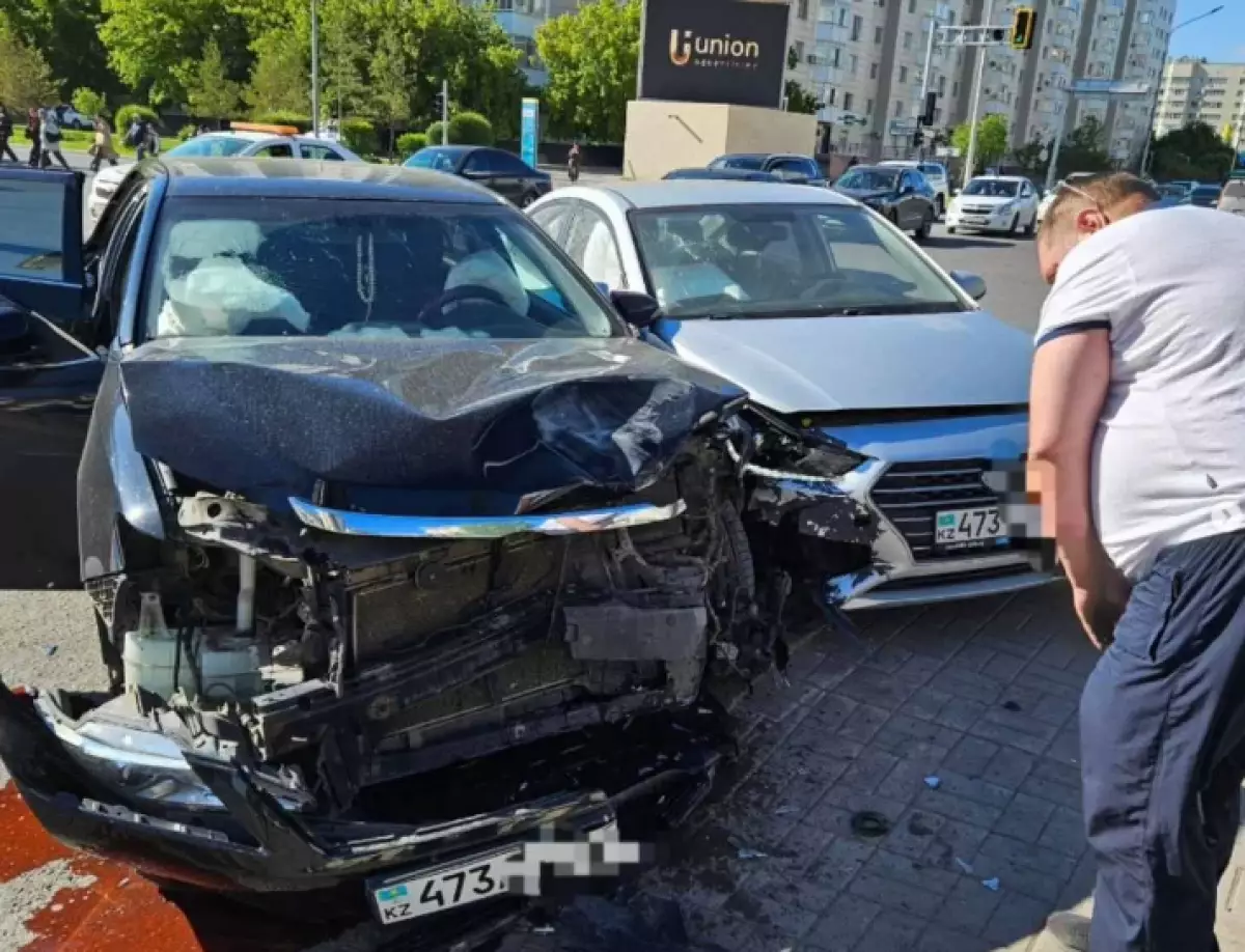 «6250 теңге»: Жол апатына түскен депутат Яндекс такси берген өтемақыға шағымданды