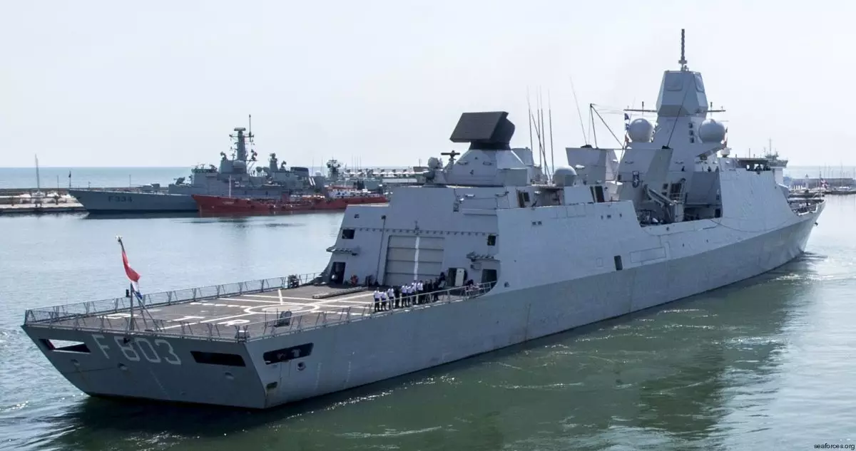 Голландский военный корабль был атакован ВМС Китая