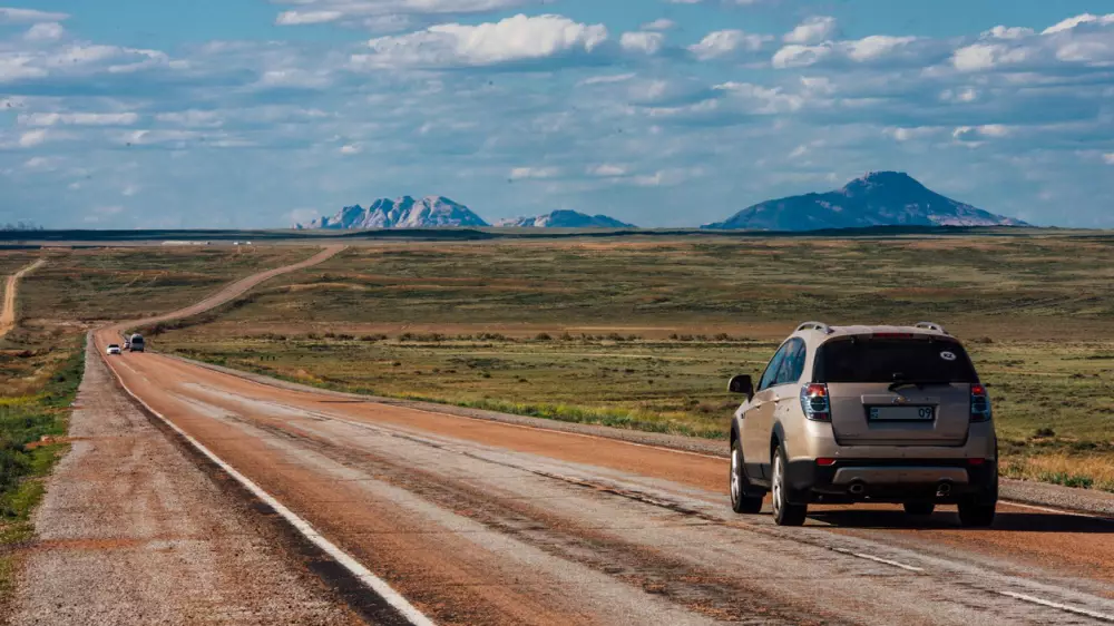 Где в Казахстане самые плохие дороги, рассказал глава Минтранспорта