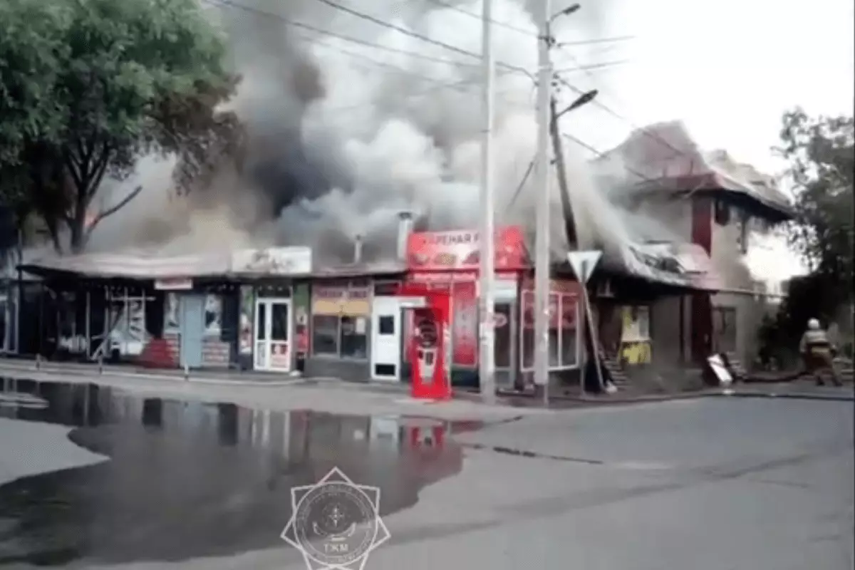 Пожар в гостинице тушили в Алматы (ВИДЕО)