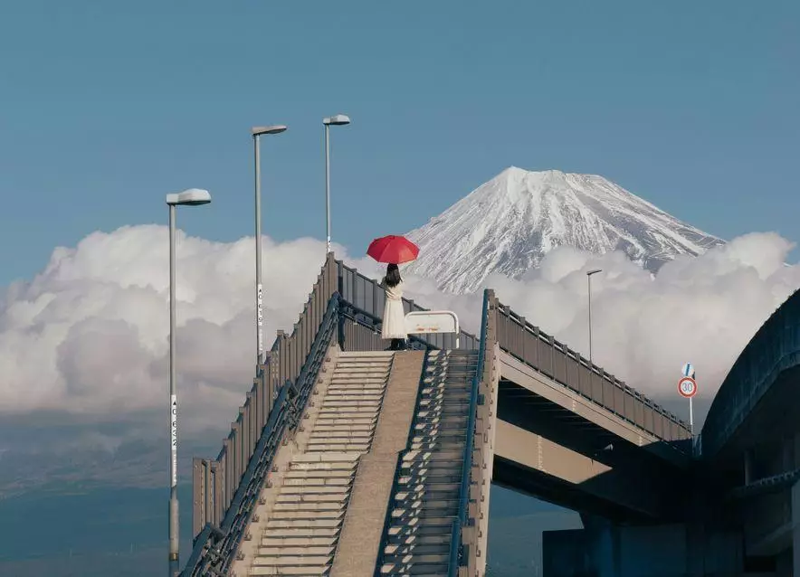 Ещё один японский город закрывает вид на Фудзи в борьбе с проблемными туристами