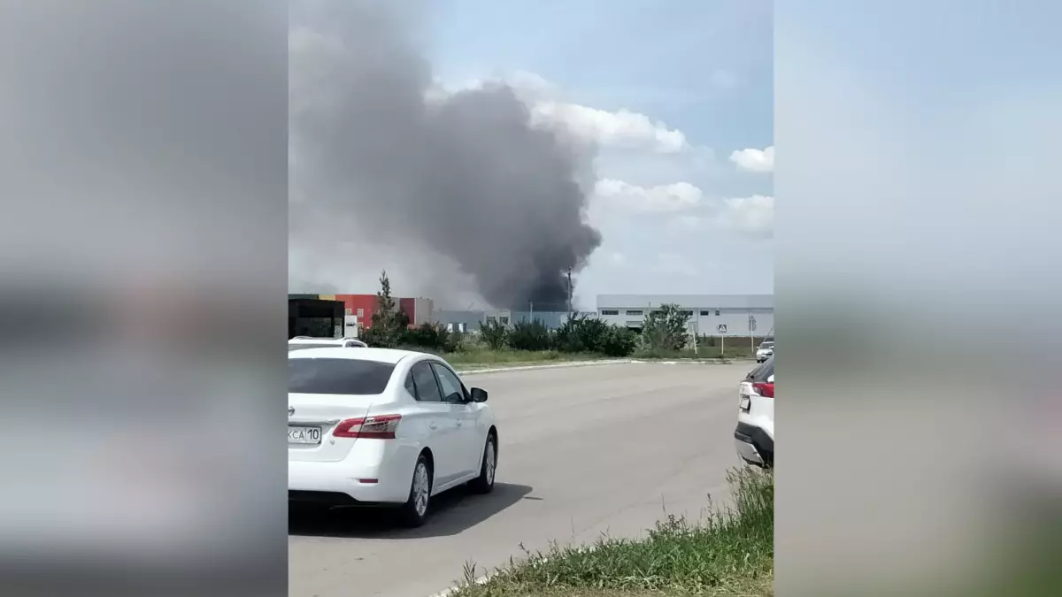 Пожар на заводе Allur в Костанае: горит покрасочный цех