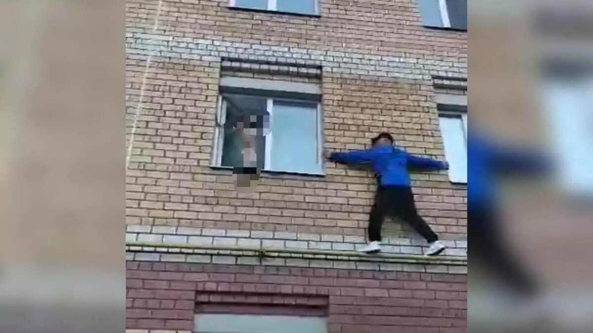 Казахстанец спас ребенка в российском городе (ВИДЕО)