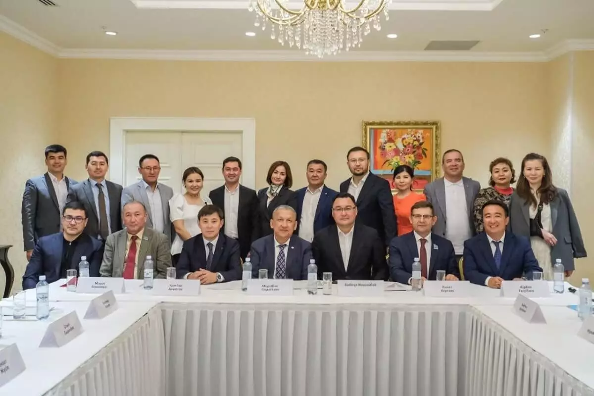 Новых членов правления избрали в «Клубе главных редакторов» Казахстана