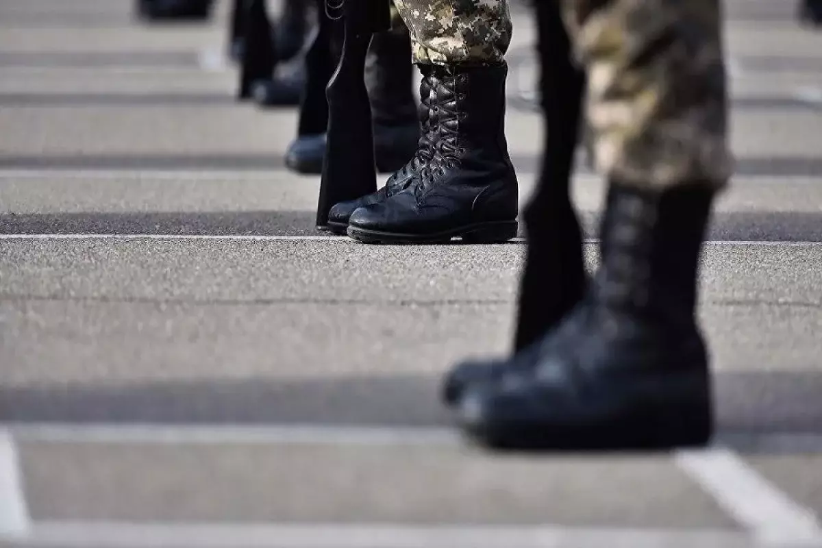 «Не выдержал тягот службы»: Солдата из Атырауской области отправят в тюрьму за разбой