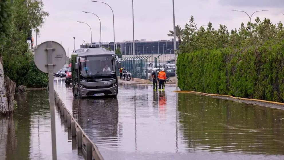 В аэропорту Пальма-де-Майорки ввели чрезвычайное положение из-за затопления