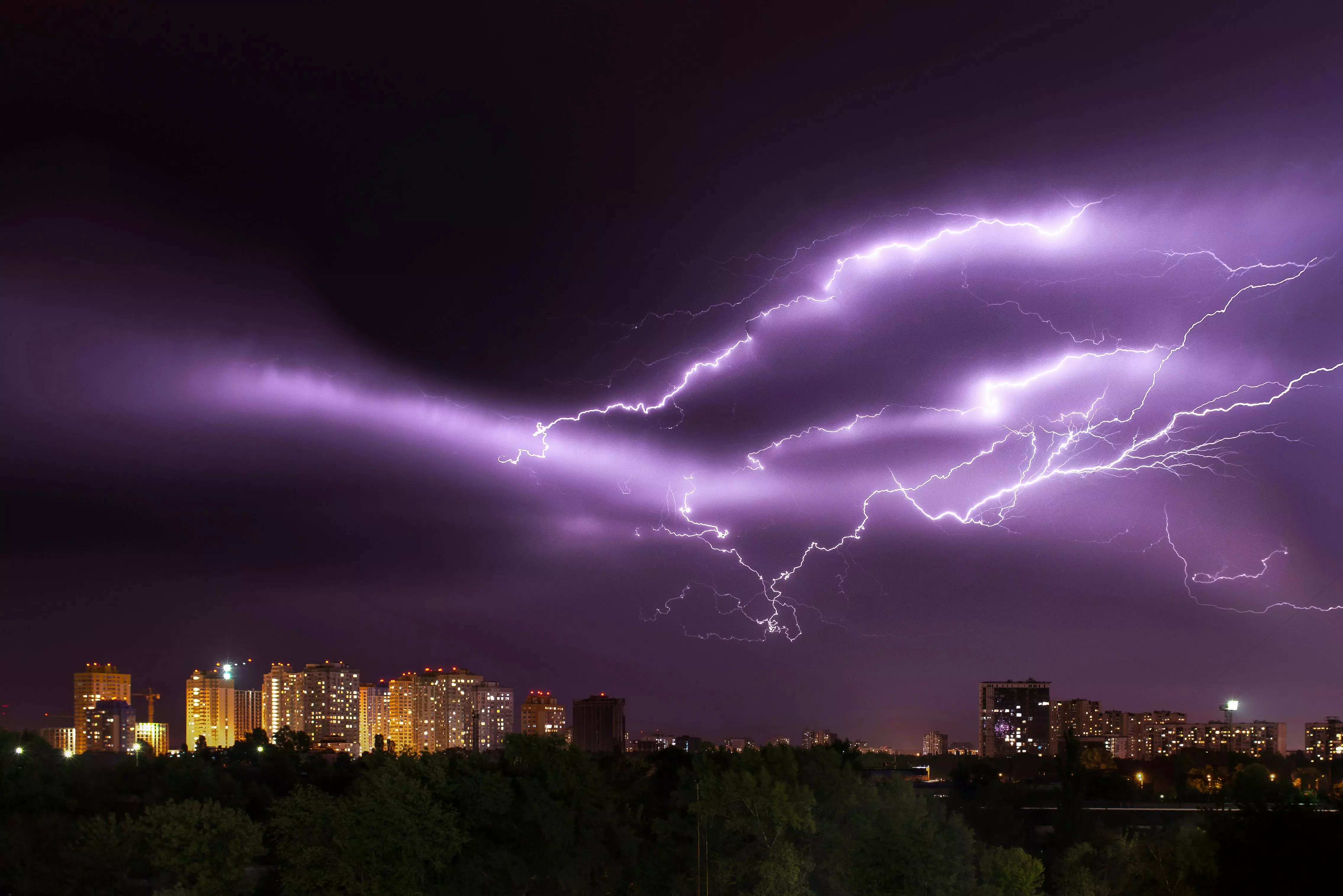 Грозы пройдут в Астане и Алматы: прогноз погоды на сегодня, 13 июня