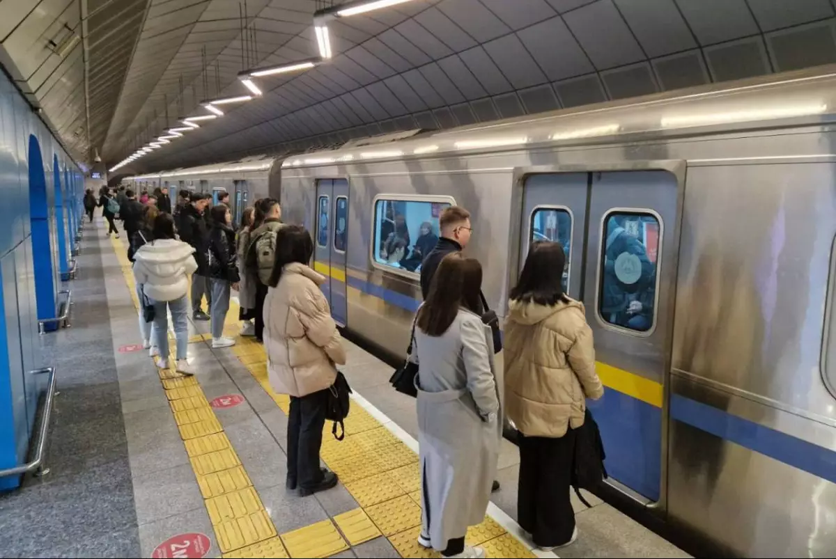 В метро Алматы ввели оплату проезда по биометрии