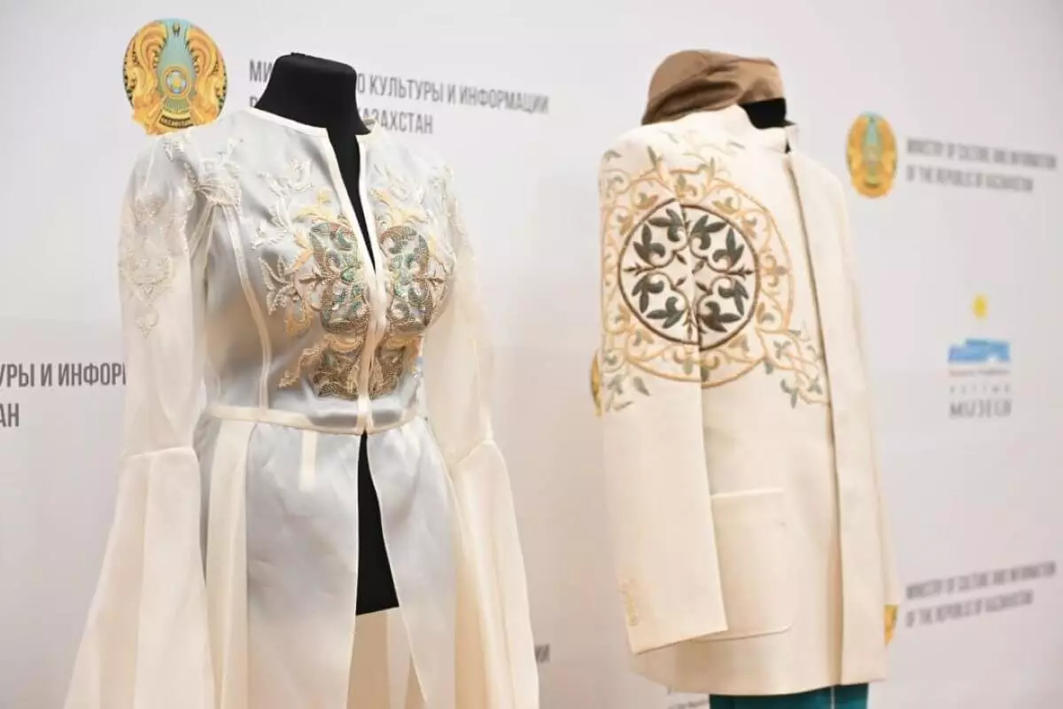 Олимпийские призеры передали свои костюмы в фонд Национального музея Казахстана