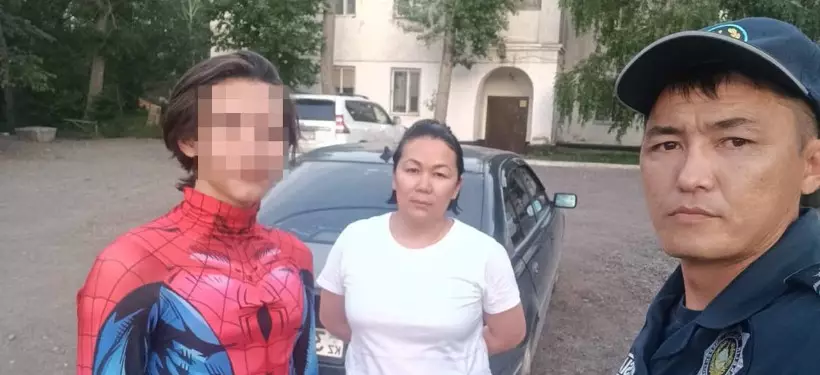 "Человека-паука" засняли на видео на одной из улиц Семея
