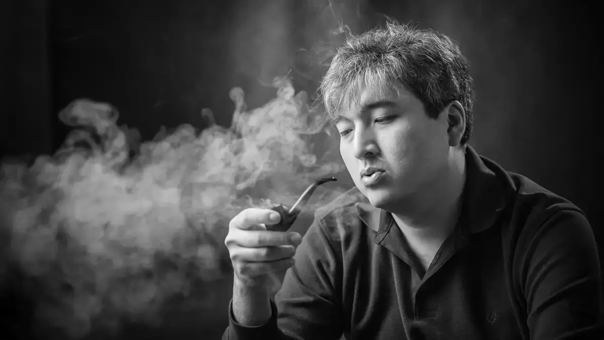 Минздраву стоит усерднее бороться с алкоголем и наркотиками, чем с курением кальянов и вейпов — казахстанский политолог