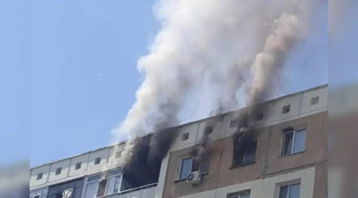 25 человек эвакуировали из горящего дома в Кокшетау (ВИДЕО)