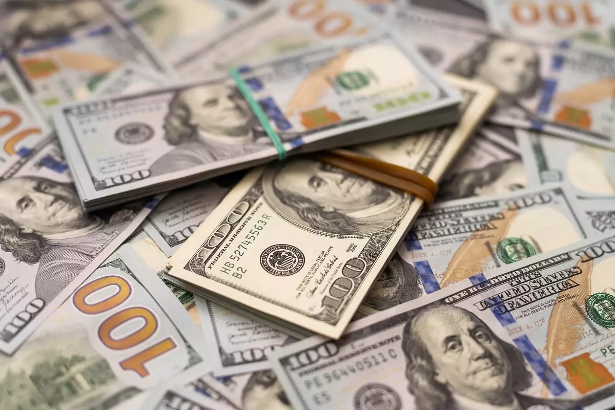 Встречный ветер: что происходит с долларом в Казахстане