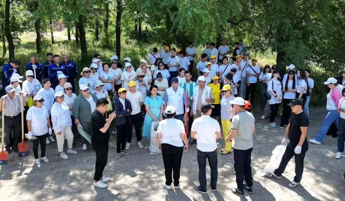 «Таза Қазақстан»: больше 40 тонн мусора собрали активисты AMANAT в Алматинской области