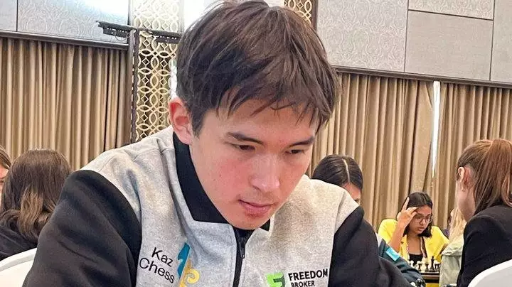Казахстанский шахматист стал чемпионом мира до 20 лет