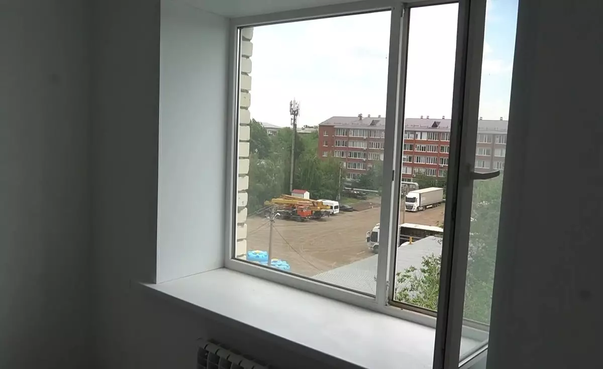 Последствия паводков: жители Уральска получили новые благоустроенные квартиры