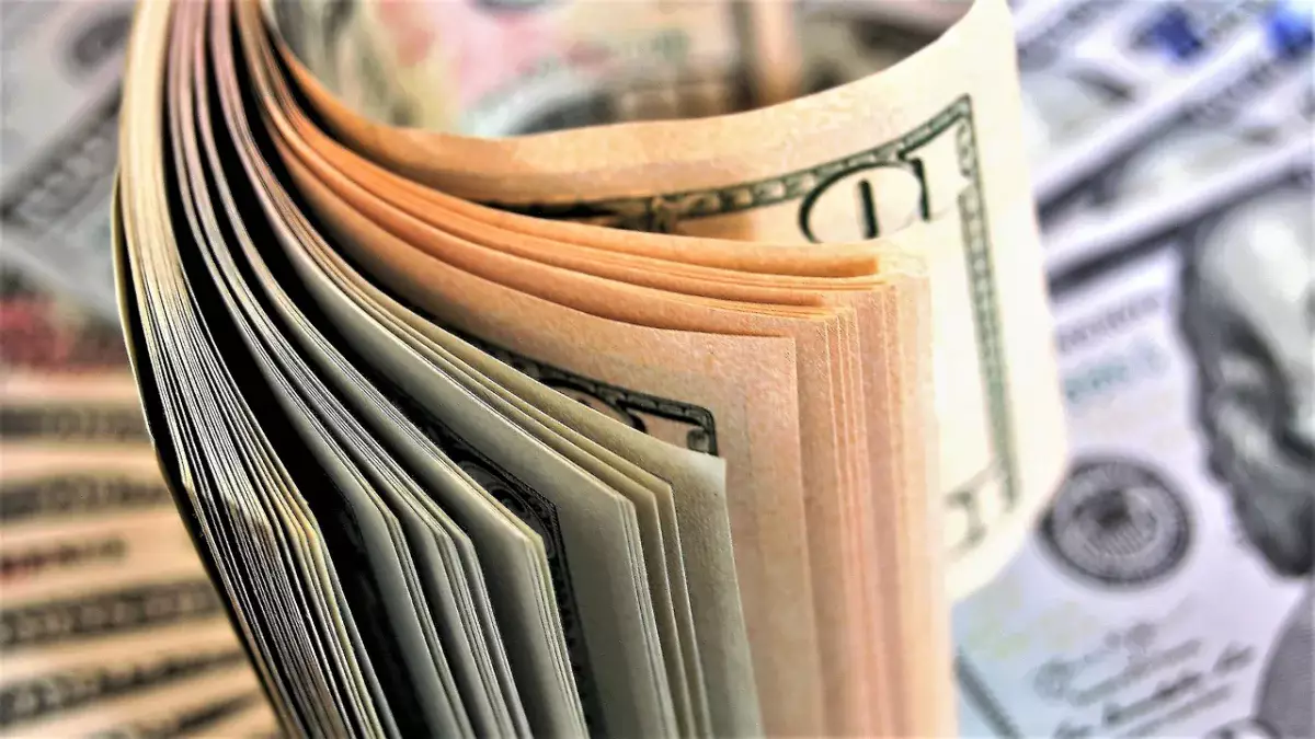 Доллар незначительно подорожал в обменниках Казахстана перед выходными