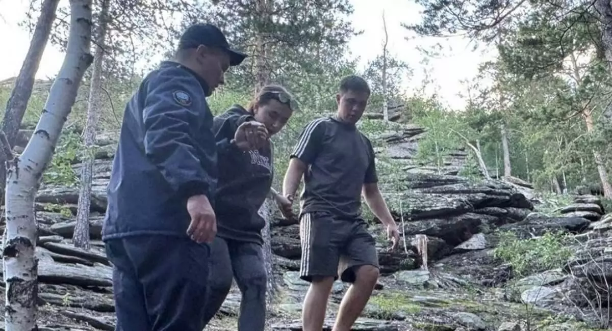 Четыре человека застряли в горах Карагандинской области