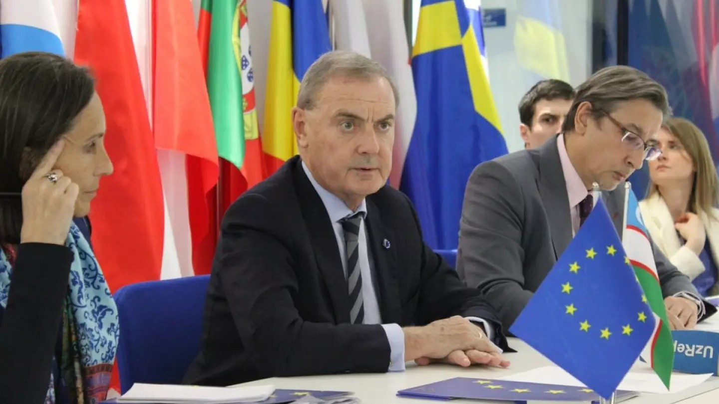 Визит спецпосланника ЕС в Казахстан: почему власти негативно относятся к санкционной войне