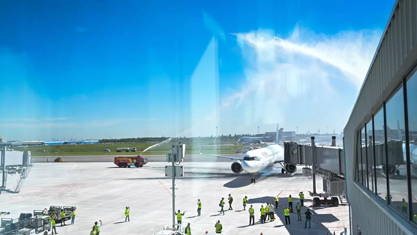 Все зарубежные авиарейсы начал принимать новый терминал аэропорта Алматы