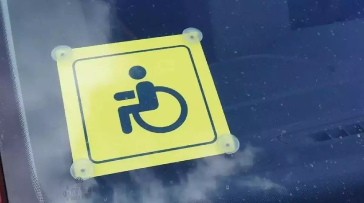 Эвакуировать автомобили со знаком "инвалид" запретят в России