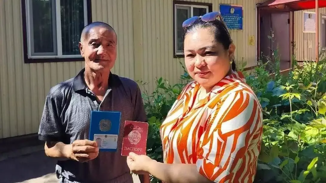 Житель Уральска, проживший 33 года без документов, нашел родного сына в Южной Корее