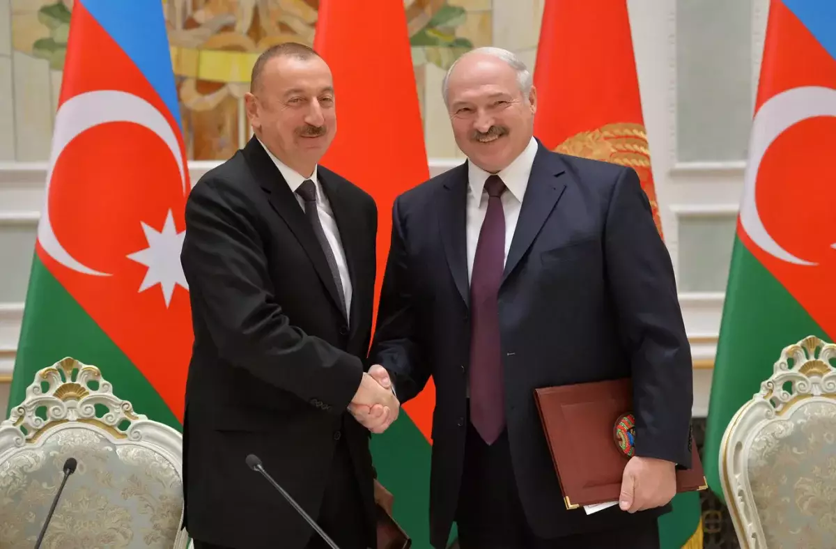Беларусь тайно поставляла вооружение Азербайджану