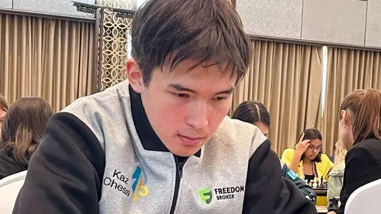 "Тяжелейшая партия": Казыбек Ногербек стал чемпионом мира по шахматам, выиграв по заказу