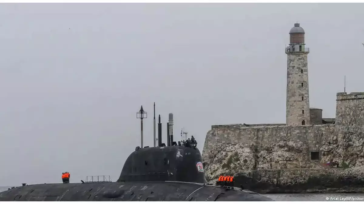 Кубаға ядролық сүңгуір қайық пен Ресей флотының басқа кемелері келді