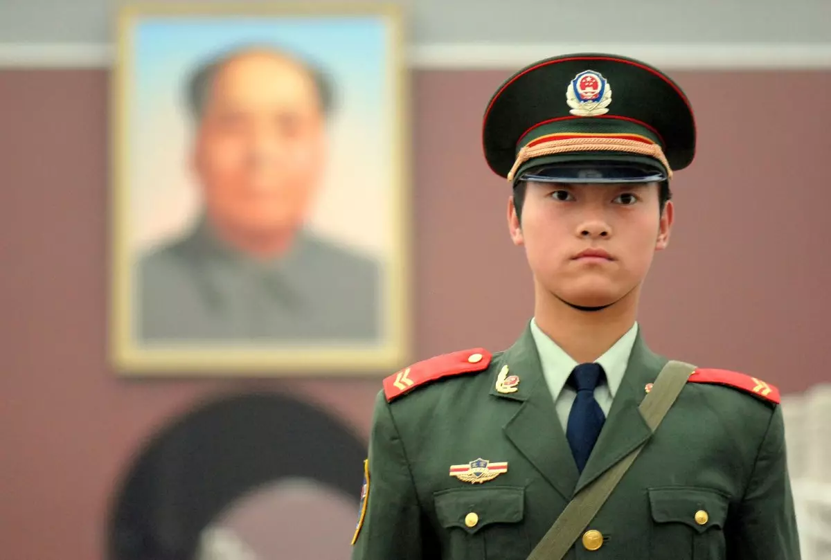 Двое китайских военных продали секретные документы на завод по переработке бумаги